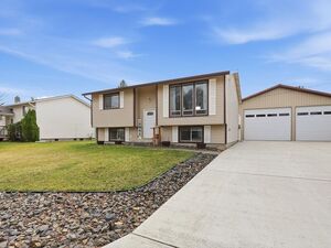photo 1 of 18104 E Maxwell Ave, Spokane Valley, WA 99016