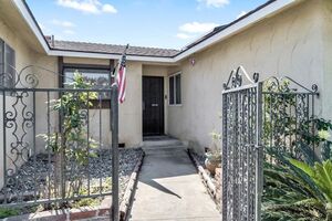 photo 1 of 362 W  Ashcroft Ave, Clovis, CA 93612