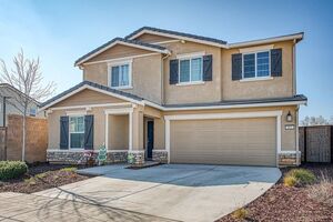 photo 1 of 987 N Filbert Ave, Fresno, CA 93727