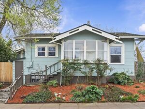 photo 1 of 860 N Holland St, Portland, OR 97217