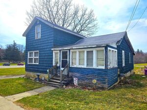 photo 1 of 218 S Cherry St, Flushing, MI 48433