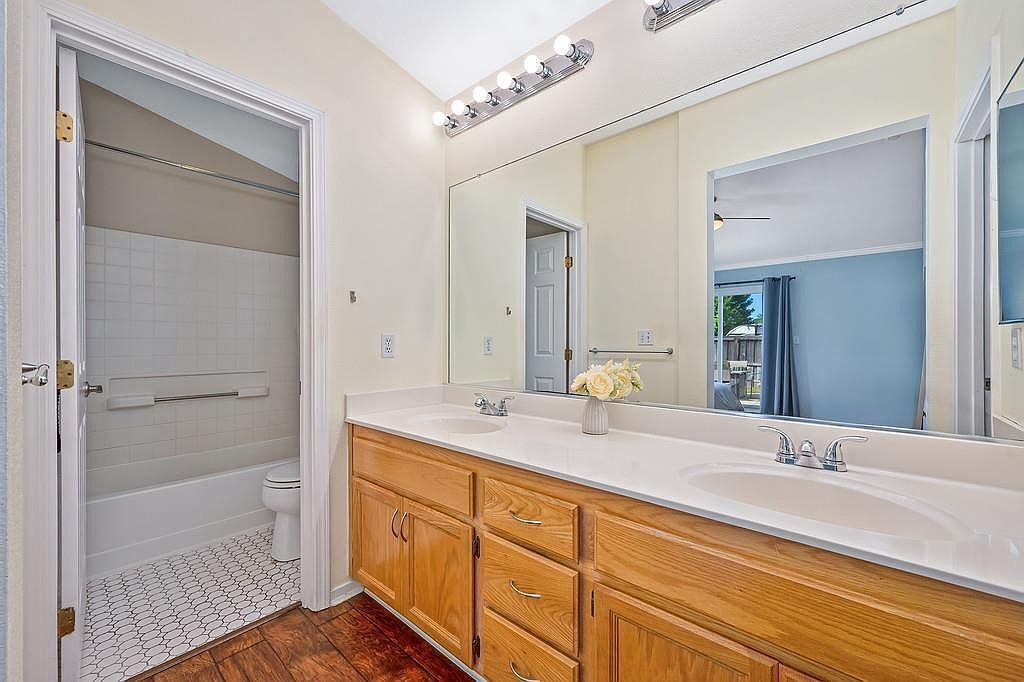 #XXXXhtmlcaption1873902