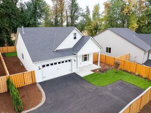 photo 1 of 855 Oakleaf Way, Silverton, OR 97381