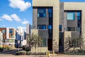 photo 1 of 985 Central St, West Sacramento, CA 95691