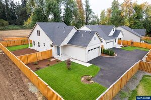 photo 1 of 845 Oakleaf Way, Silverton, OR 97381