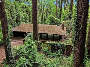 photo 1 of 10933 S Riverside Dr, Portland, OR 97219