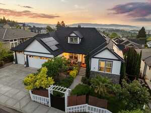 photo 1 of 199 SW Alder St, Dundee, OR 97115