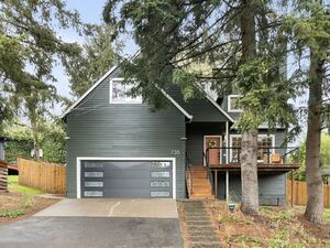 photo 1 of 735 SW Caldew Dr, Portland, OR 97219