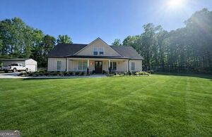 photo 1 of 425 Dean Rd, Barnesville, GA 30204