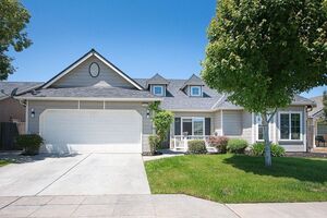 photo 1 of 3095 N Pearwood Ave, Fresno, CA 93727