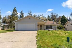 photo 1 of 40875 Griffin Dr, Oakhurst, CA 93644