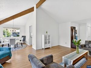 photo 1 of 645 Smith Dr, Woodburn, OR 97071