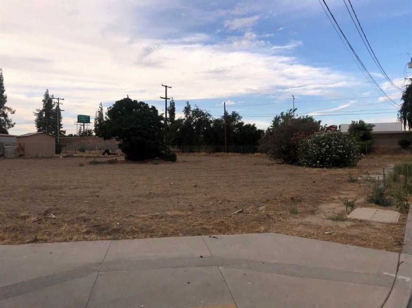 1515 3rd St, Selma, CA 93662 MondoFlyers real estate flyer