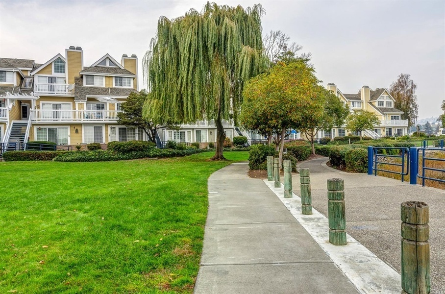 334 E 2nd St, Benicia, CA 94510 MondoFlyers real estate flyer