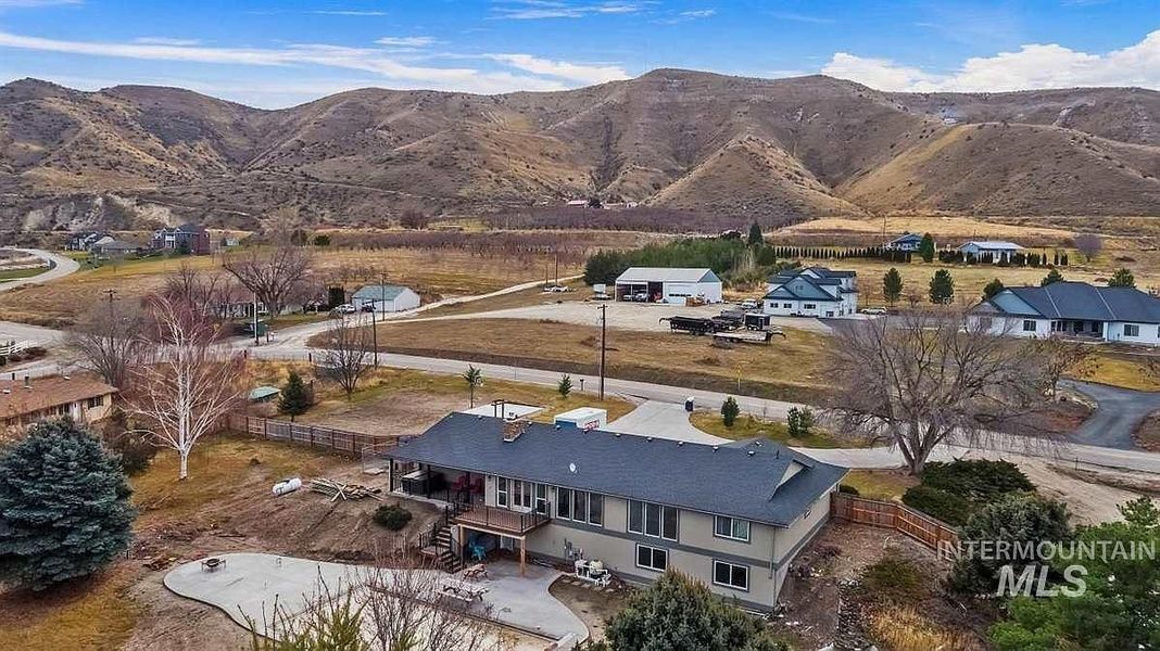 1050 W South Slope Rd, Emmett, ID 83617 MondoFlyers real estate flyer