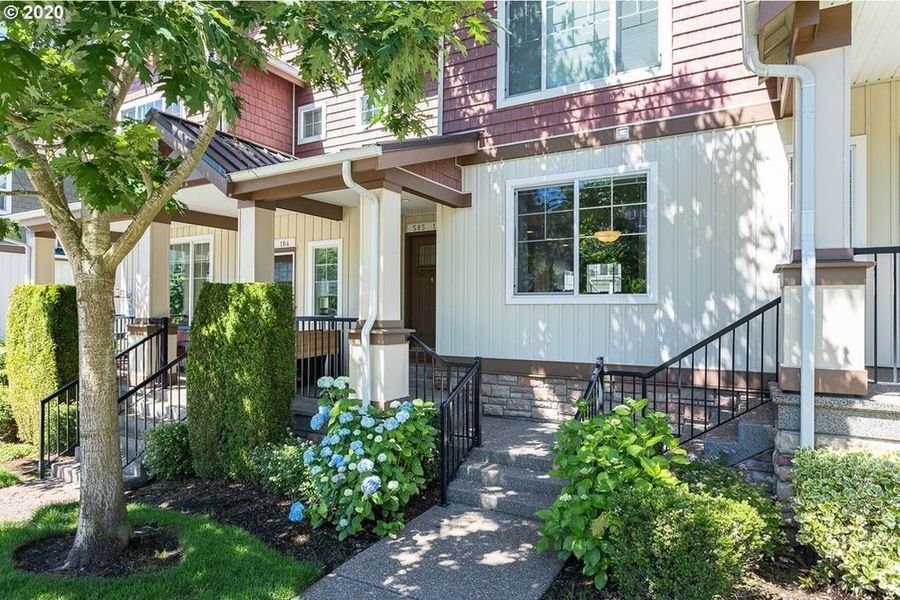 585 NW Lost Springs Ter Unit 103, Portland, OR 97229 MondoFlyers real