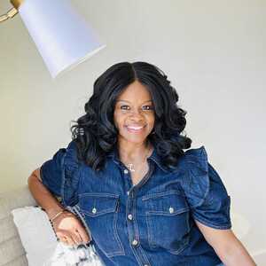 Traci Lawrence